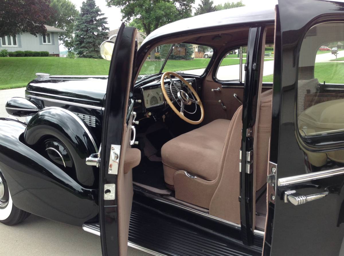 Buick-Roadmaster-1937-14