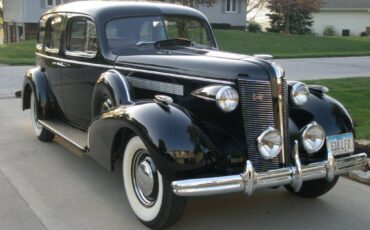 Buick-Roadmaster-1937-5