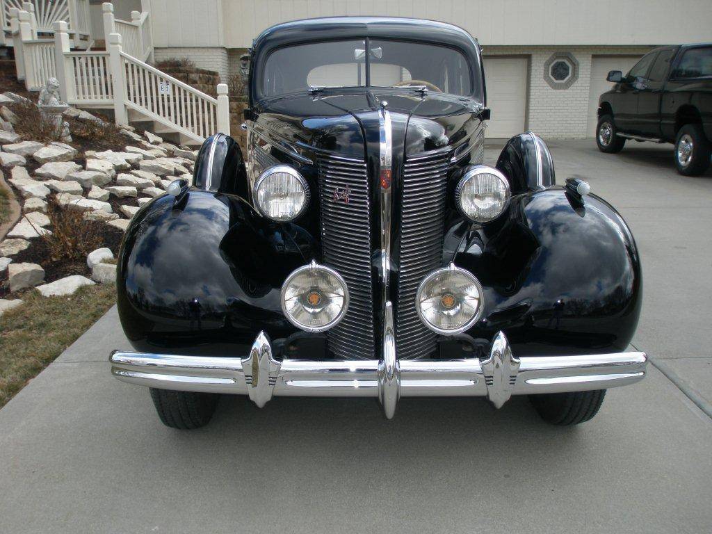 Buick-Roadmaster-1937-7