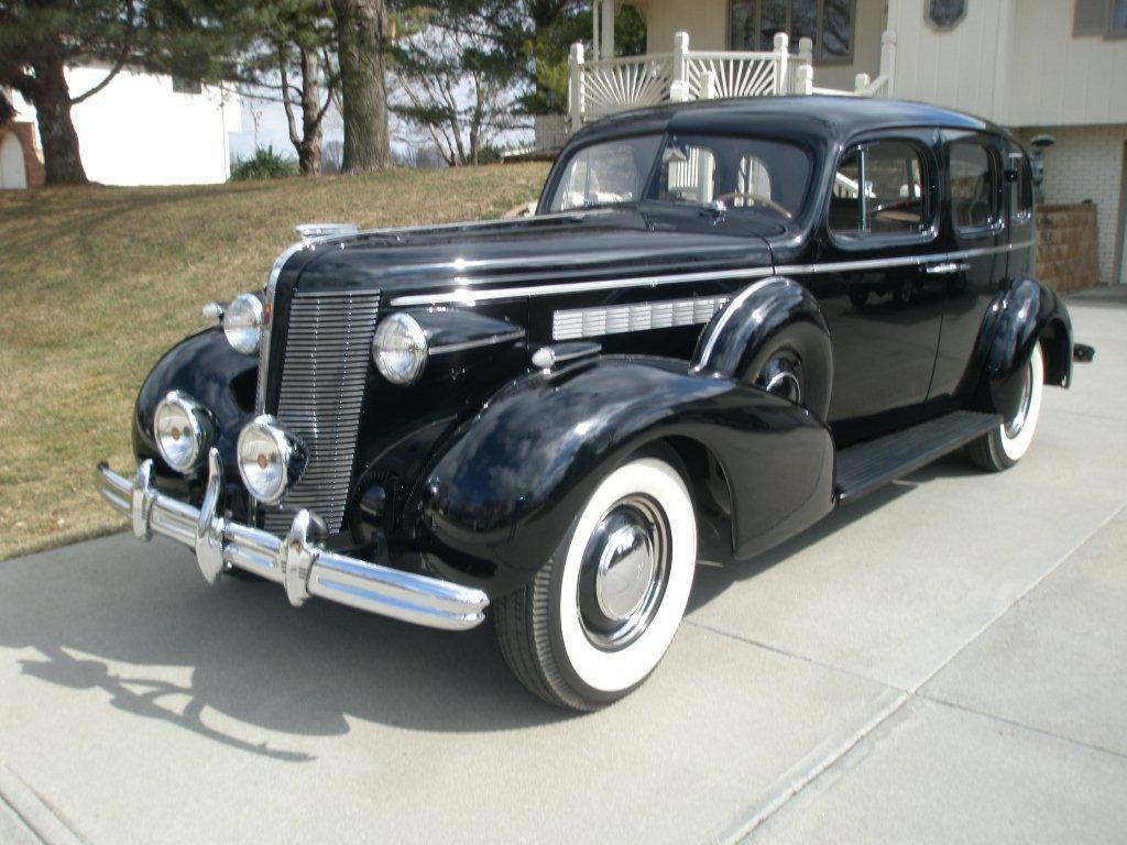 Buick-Roadmaster-1937-9
