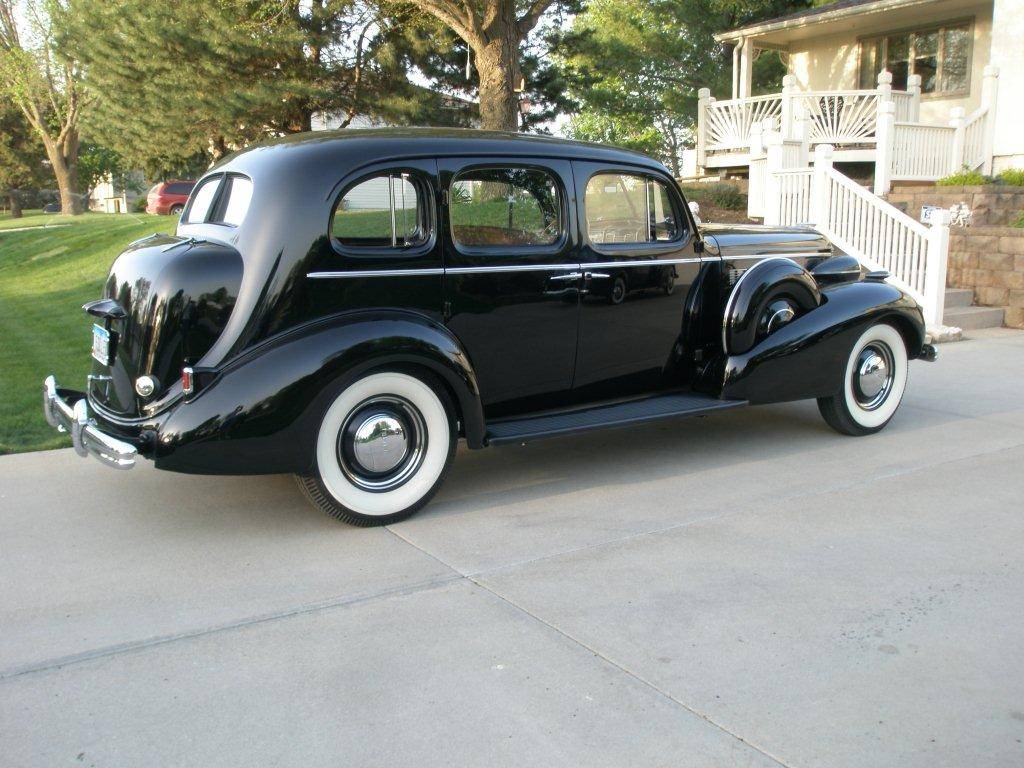 Buick-Roadmaster-1937