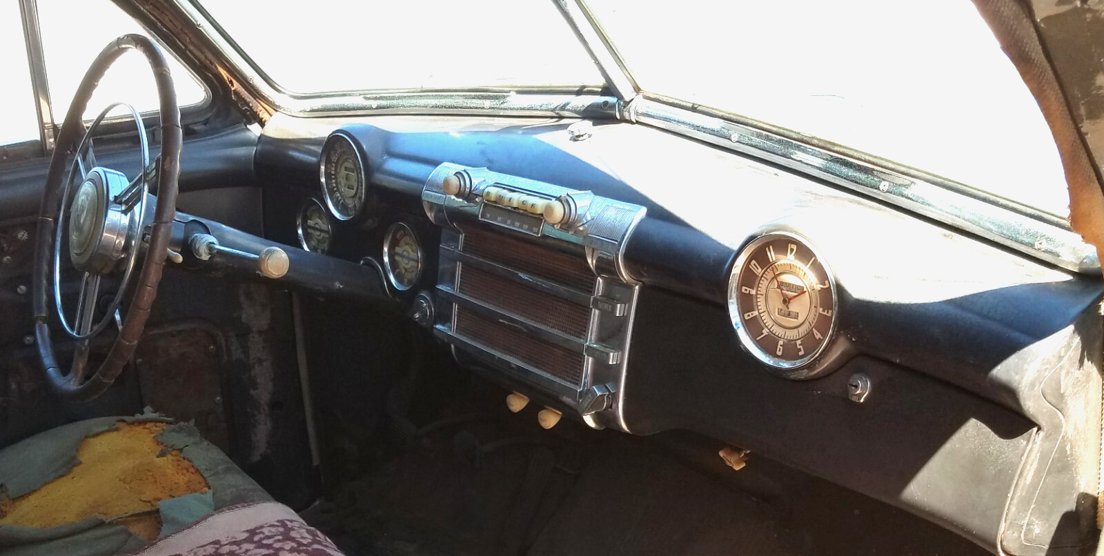 Buick-Roadmaster-Sedanette-1947-Sedan-11
