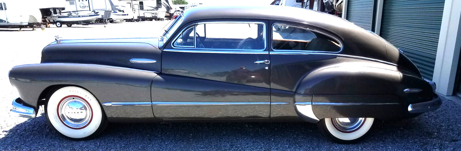 Buick-Roadmaster-Sedanette-1947-Sedan