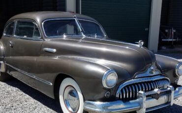 Buick-Roadmaster-Sedanette-1947-Sedan-2