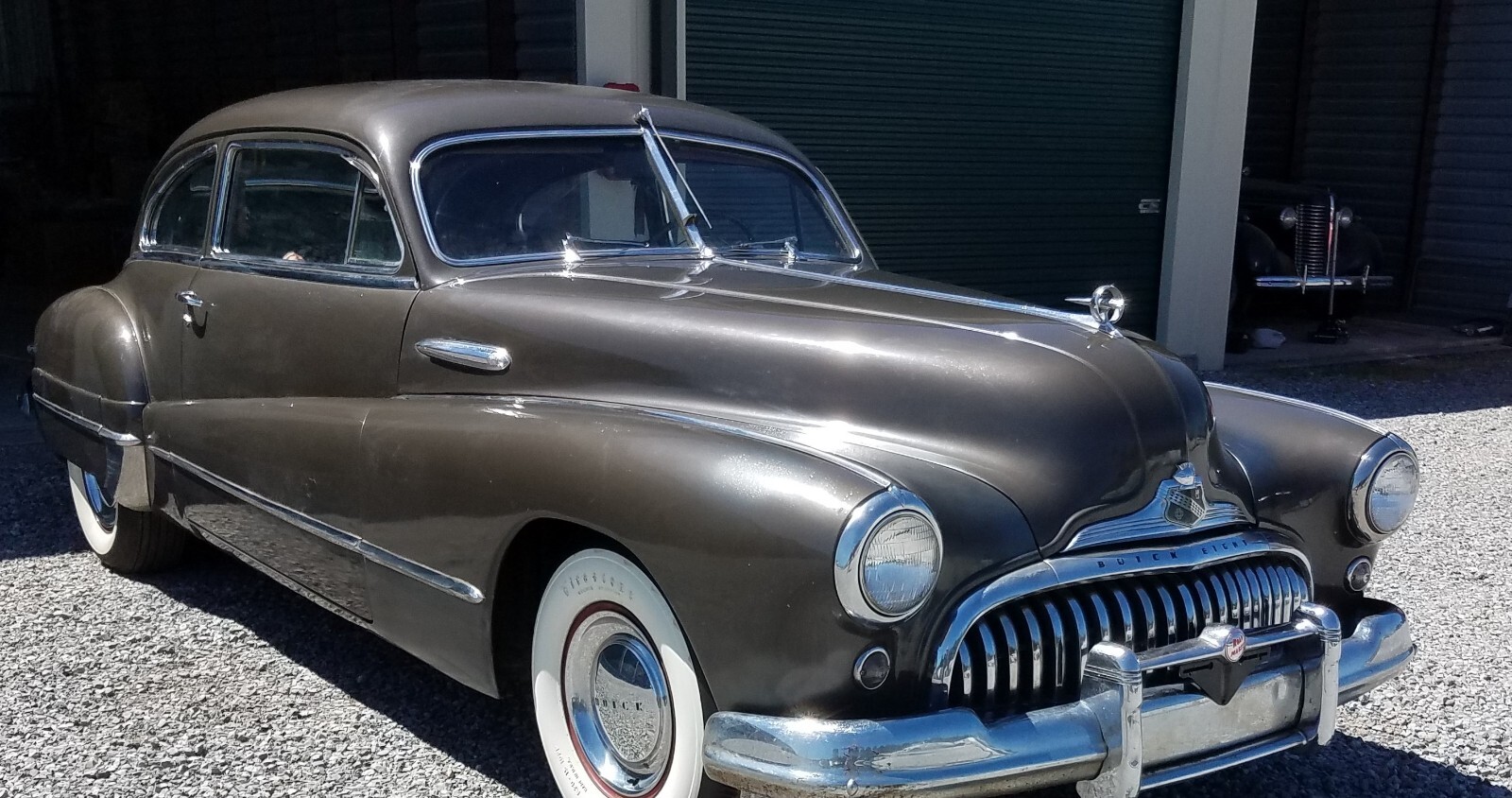 Buick-Roadmaster-Sedanette-1947-Sedan-2