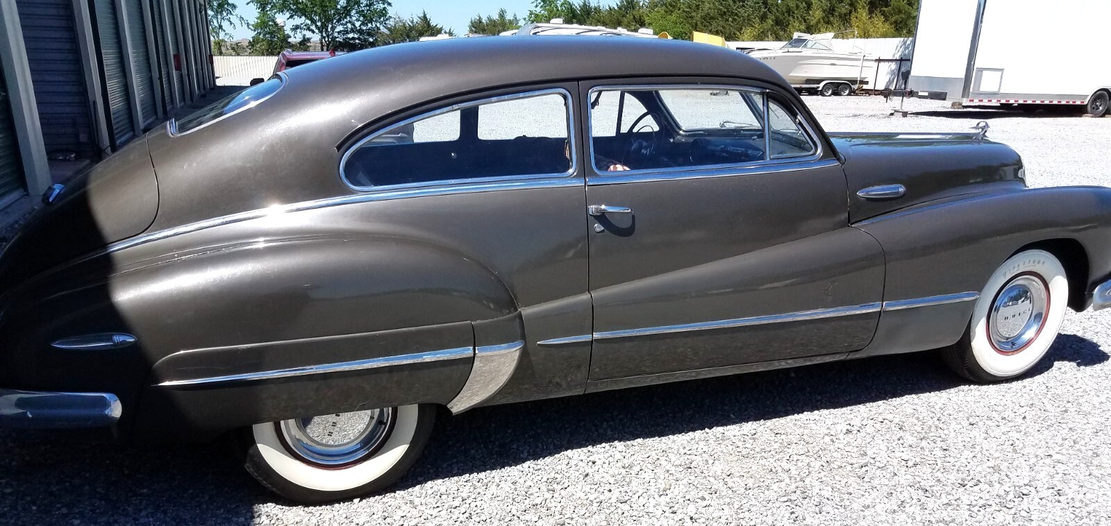 Buick-Roadmaster-Sedanette-1947-Sedan-5