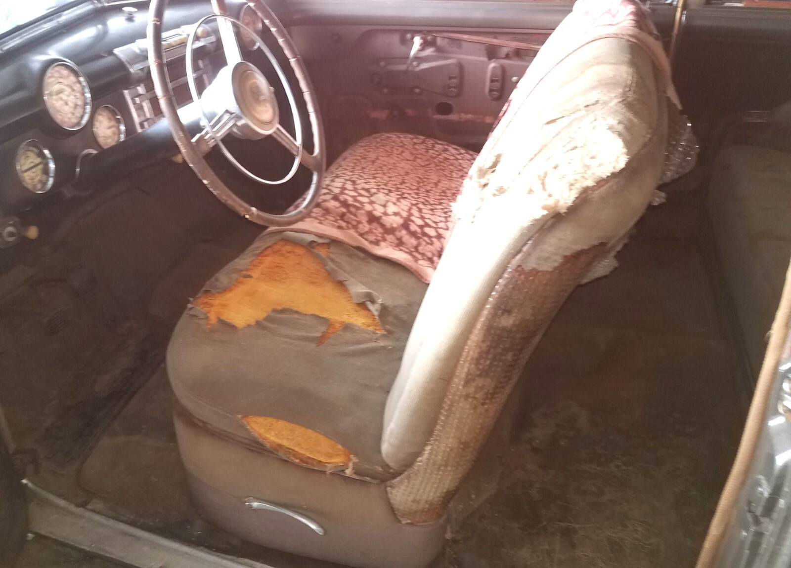 Buick-Roadmaster-Sedanette-1947-Sedan-9