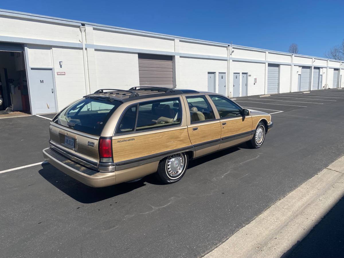 Buick-Roadmaster-estate-wagon-1995-2