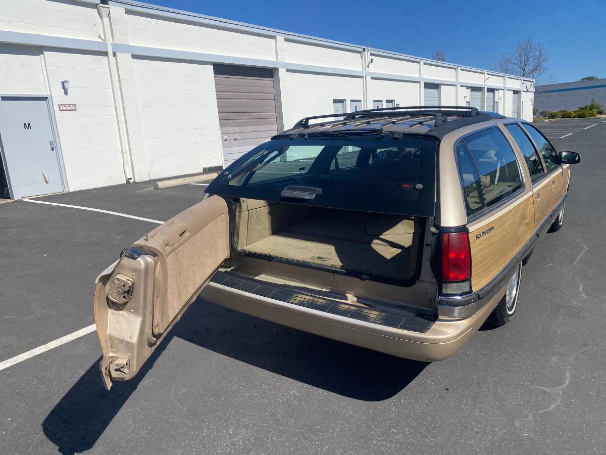 Buick-Roadmaster-estate-wagon-1995-6