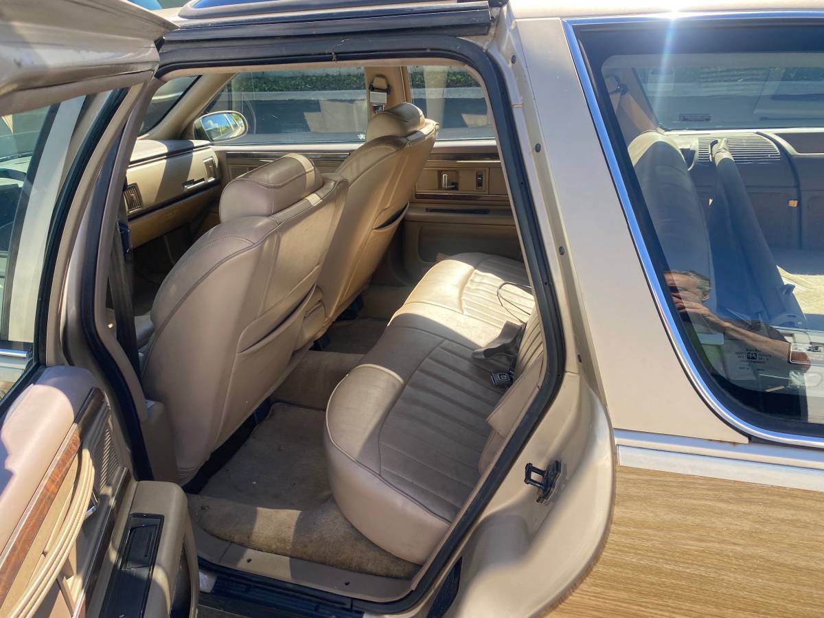 Buick-Roadmaster-estate-wagon-1995-7