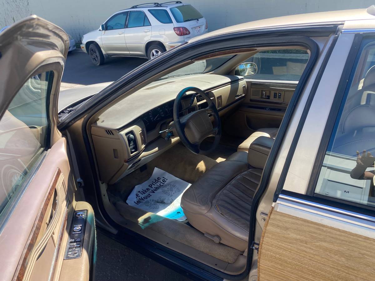 Buick-Roadmaster-estate-wagon-1995-8