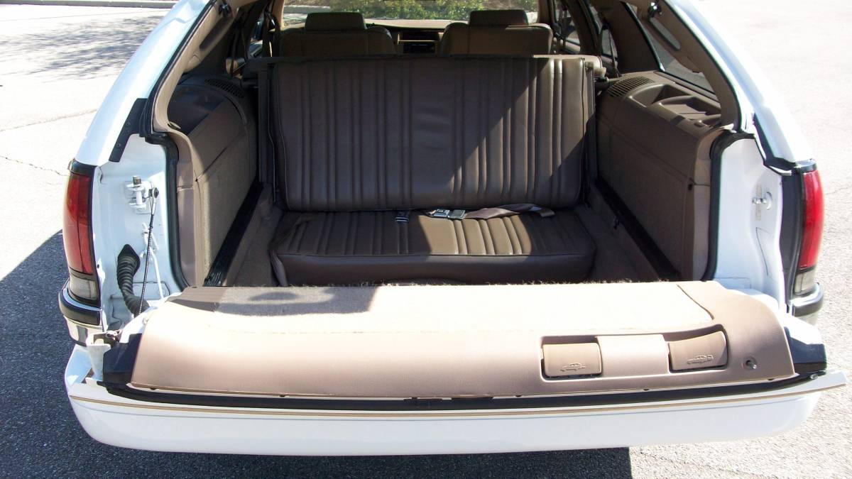 Buick-Roadmaster-estate-wagon-1995-white-7