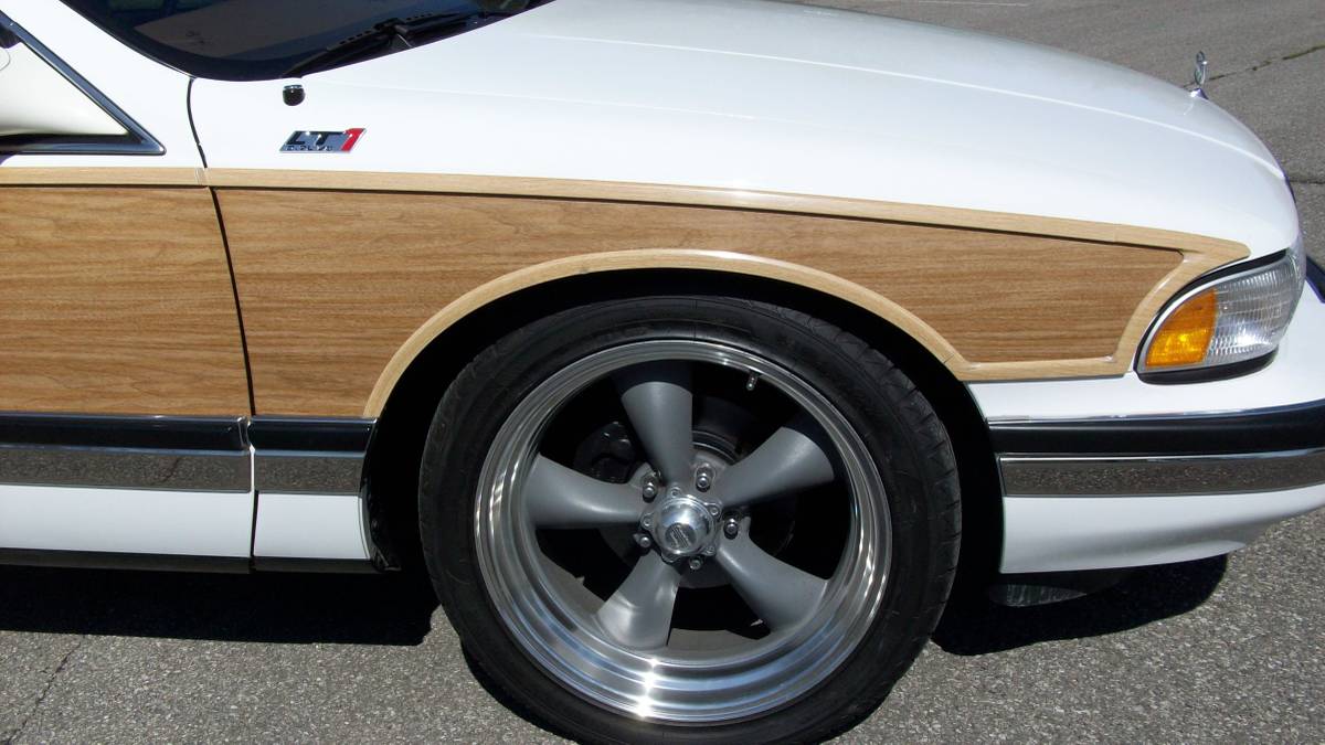 Buick-Roadmaster-estate-wagon-1995-white-8
