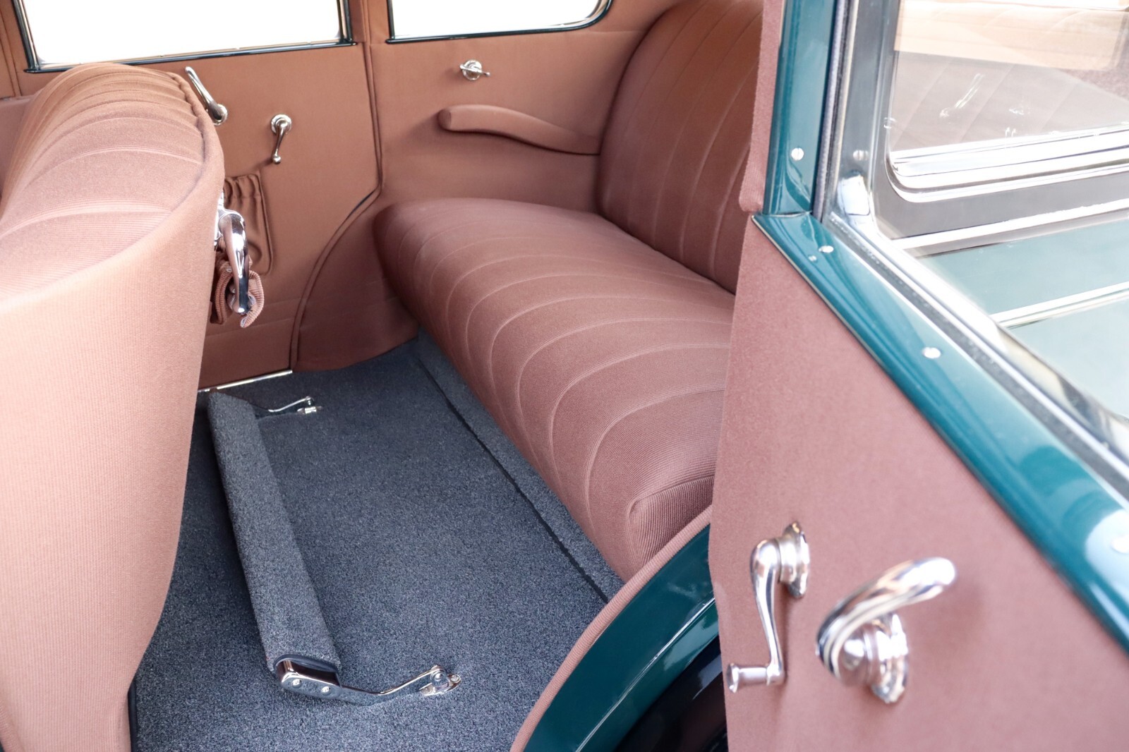 Buick-Six-Sedan-Restored-Antique-1928-Sedan-2