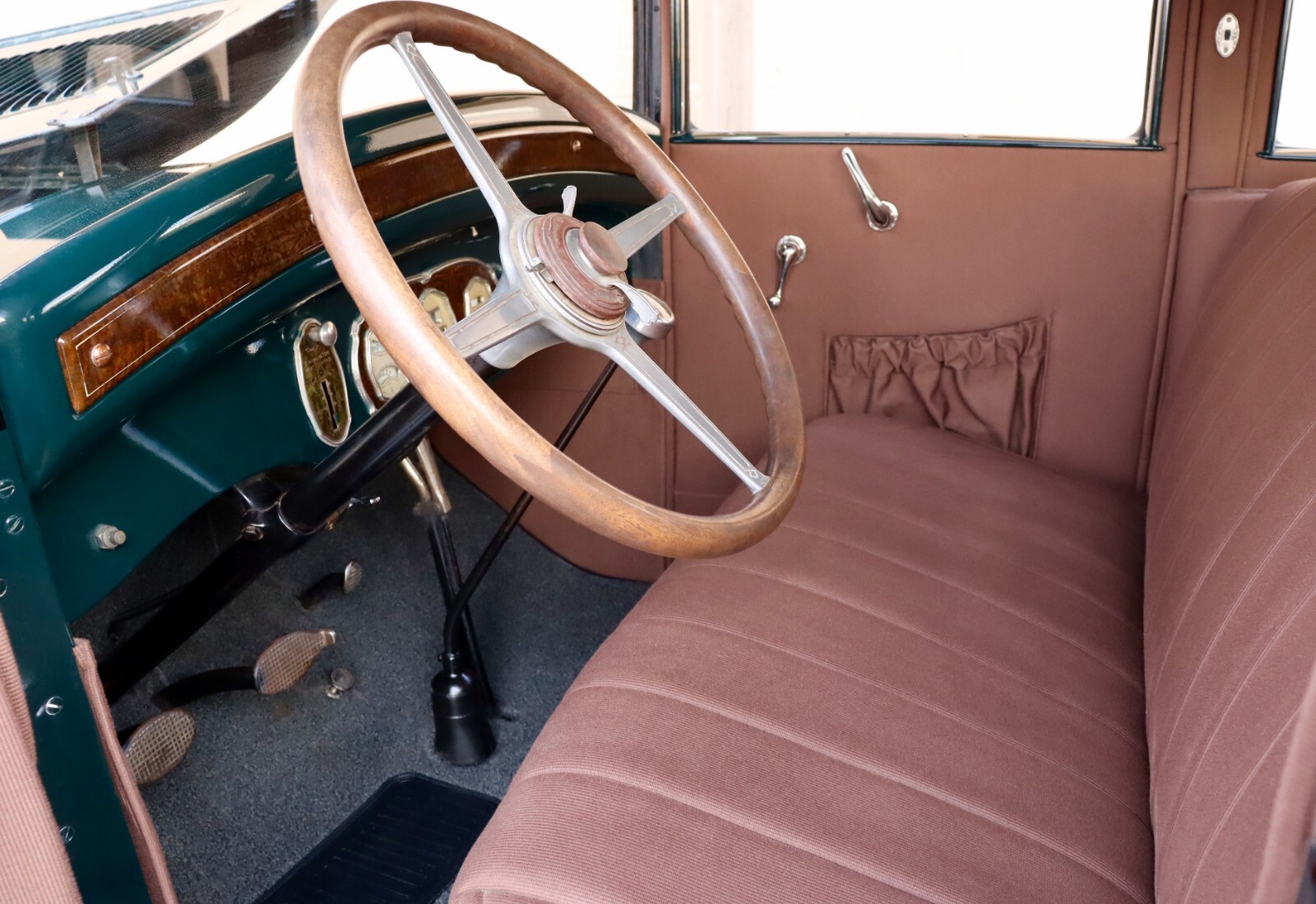 Buick-Six-Sedan-Restored-Antique-1928-Sedan-6