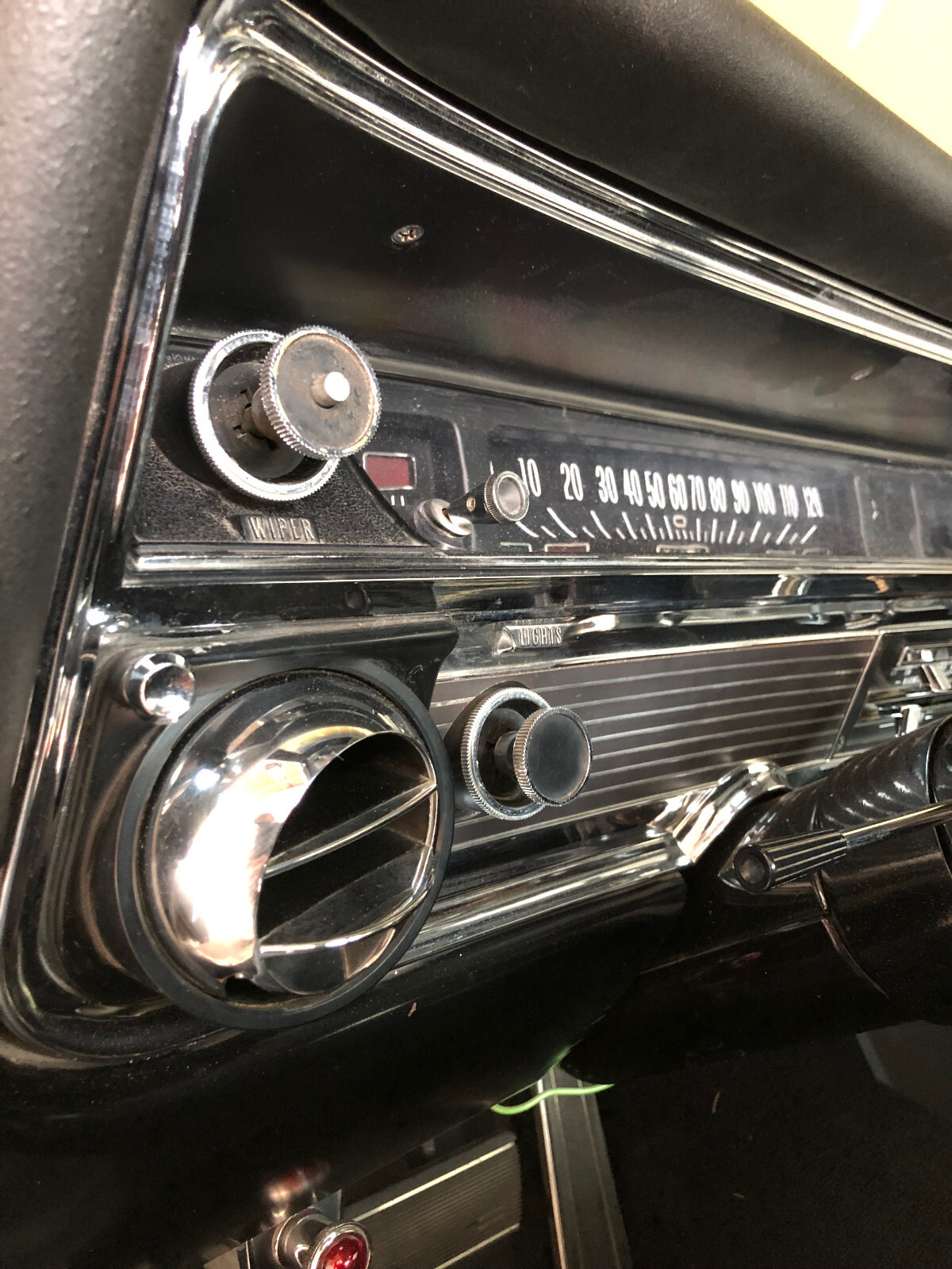 Buick-Wildcat-1966-Coupe-37