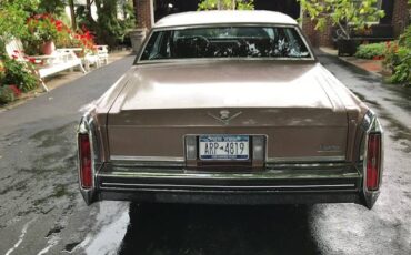 Cadillac-4dr-sedan-deville-1984-brown-1