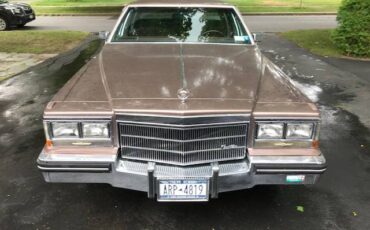Cadillac-4dr-sedan-deville-1984-brown-2
