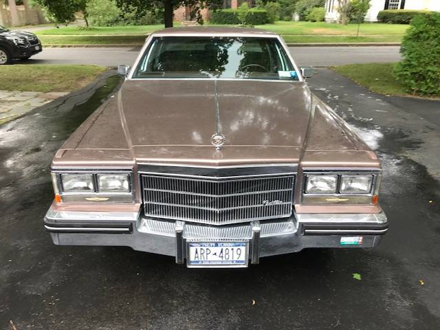 Cadillac-4dr-sedan-deville-1984-brown-2
