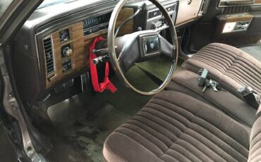Cadillac-4dr-sedan-deville-1984-brown-4