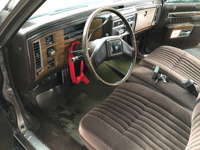 Cadillac-4dr-sedan-deville-1984-brown-4
