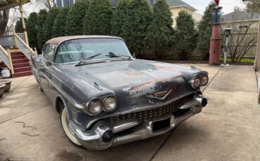 Cadillac-60s-fleetwood-1958-grey-2