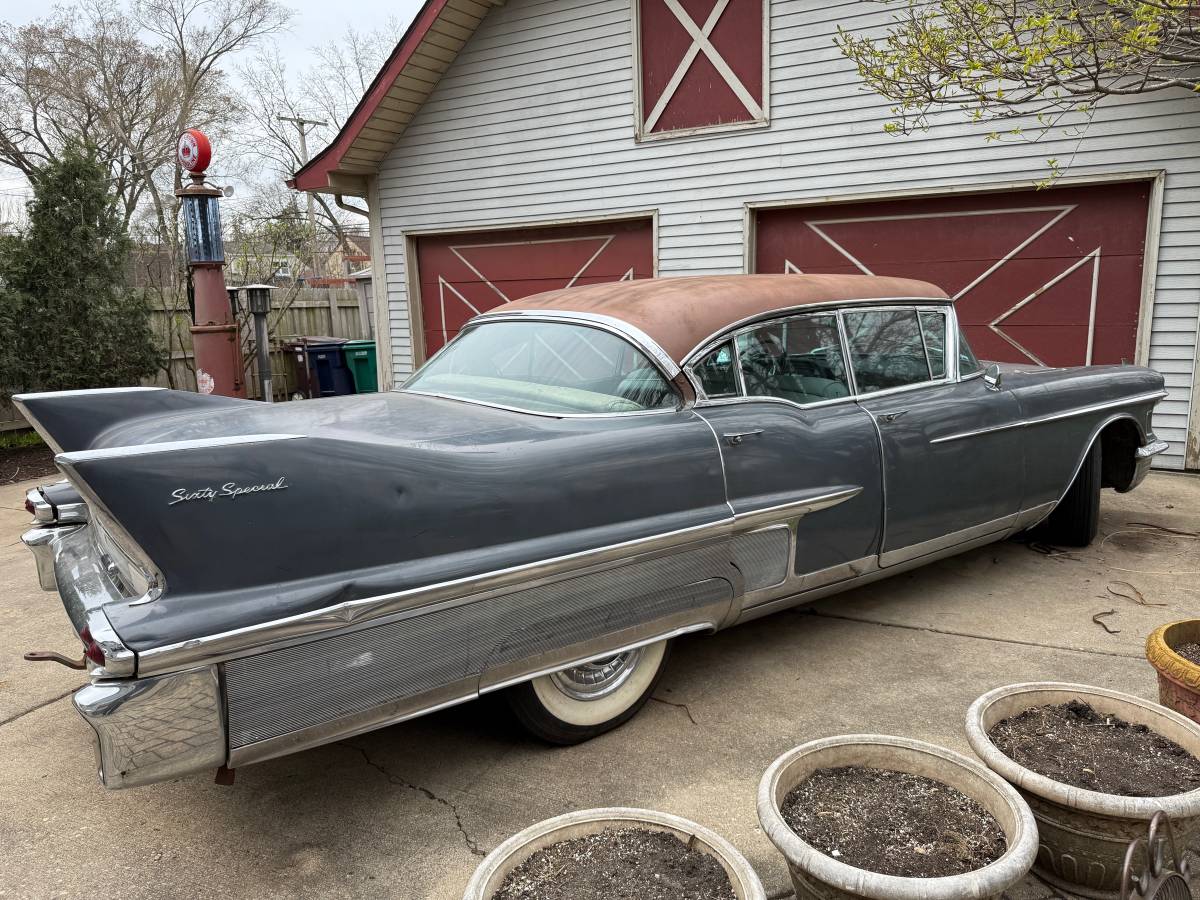 Cadillac-60s-fleetwood-1958-grey-3