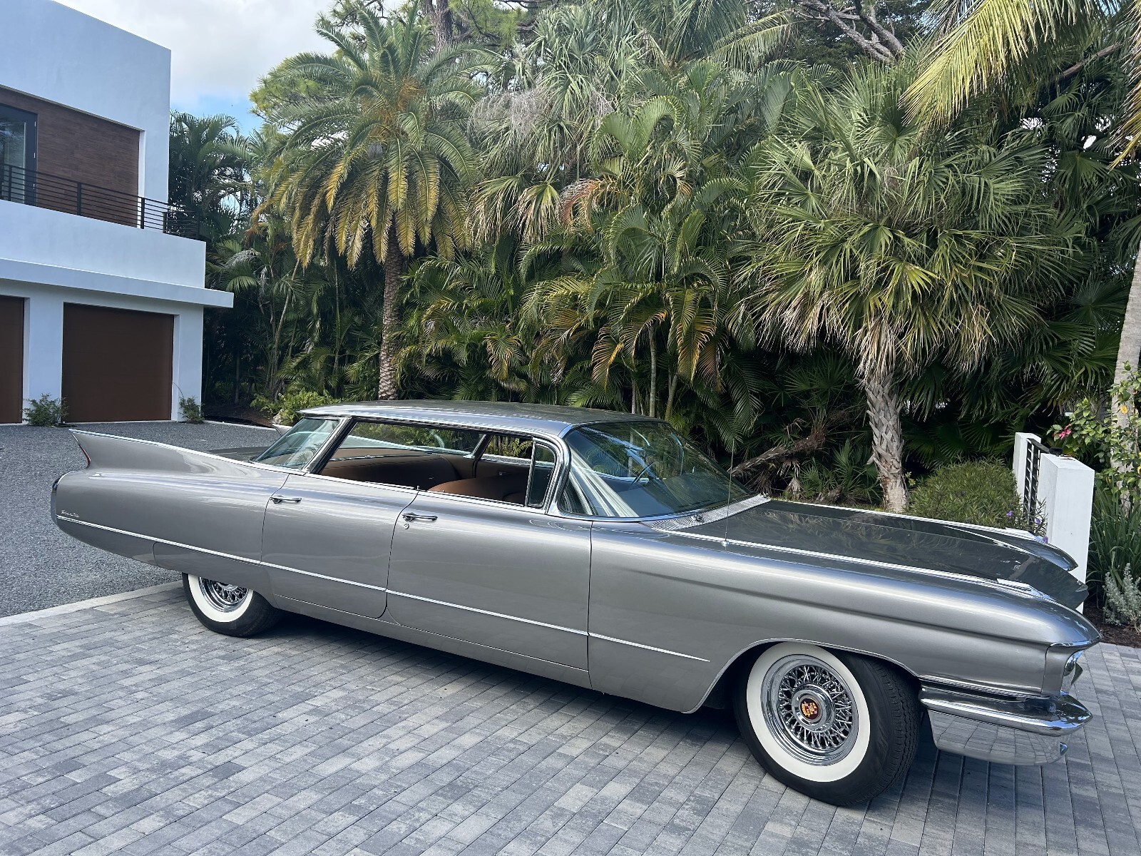 Cadillac-62-Sedan-1960