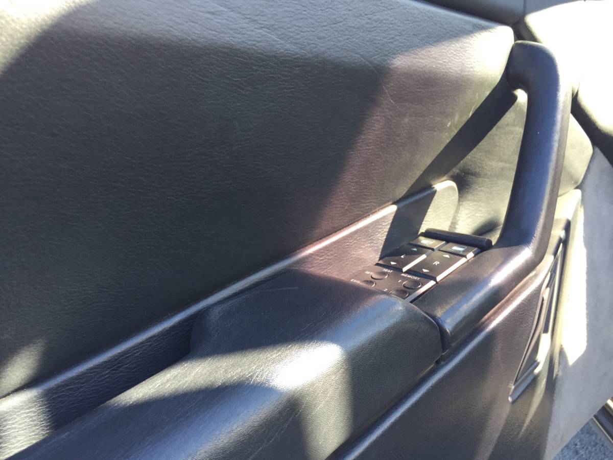 Cadillac-Allante-1989-custom-4