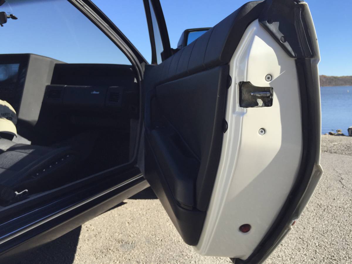 Cadillac-Allante-1989-custom-8