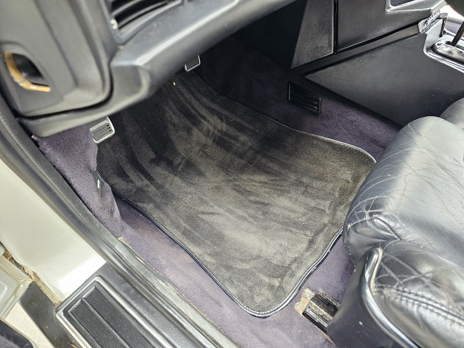 Cadillac-Allante-1993-35