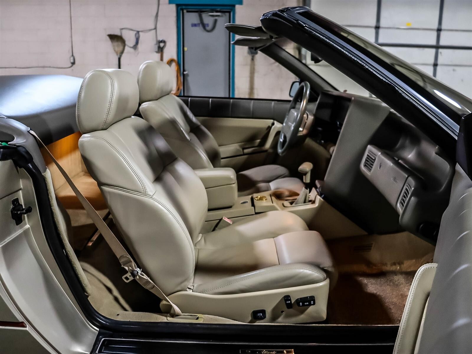 Cadillac-Allante-1993-Convertible-12