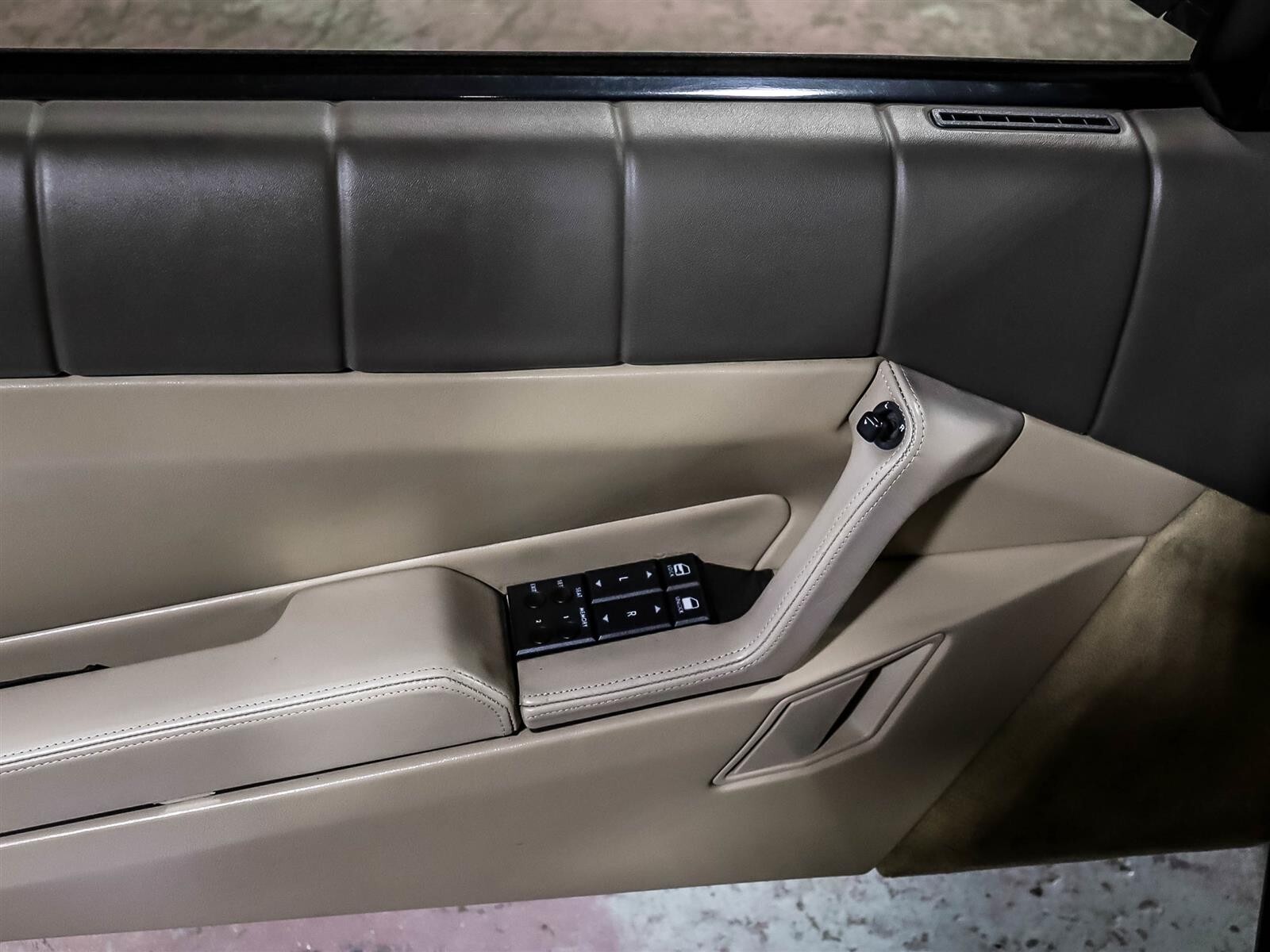 Cadillac-Allante-1993-Convertible-18