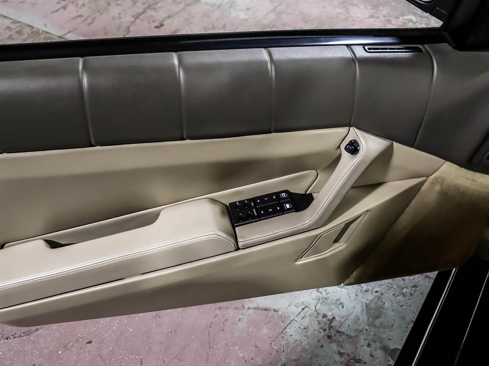 Cadillac-Allante-1993-Convertible-5