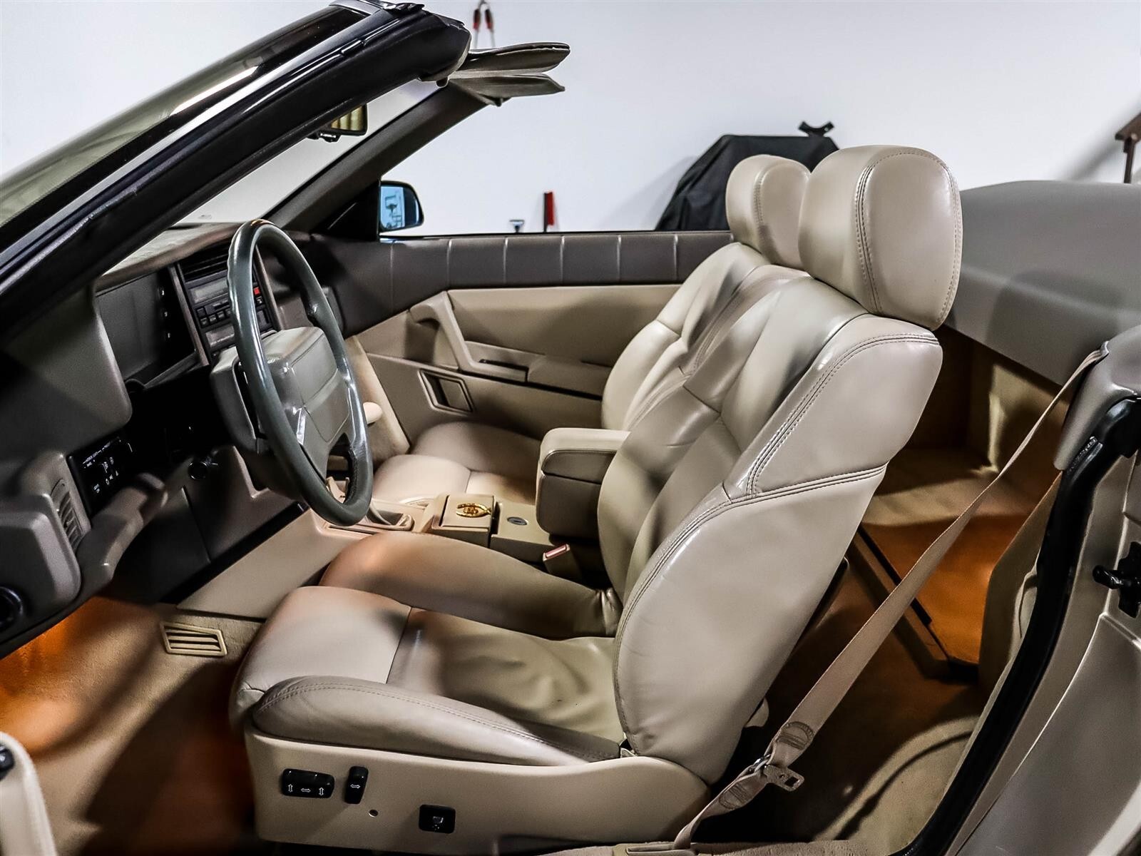 Cadillac-Allante-1993-Convertible-7