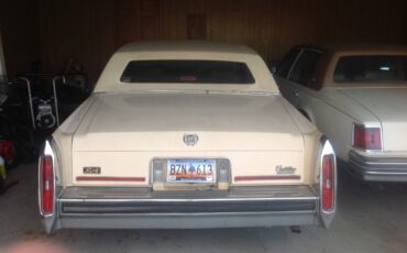 Cadillac-Brougham-1988-Sedan-2