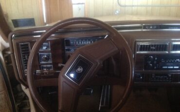 Cadillac-Brougham-1988-Sedan-3