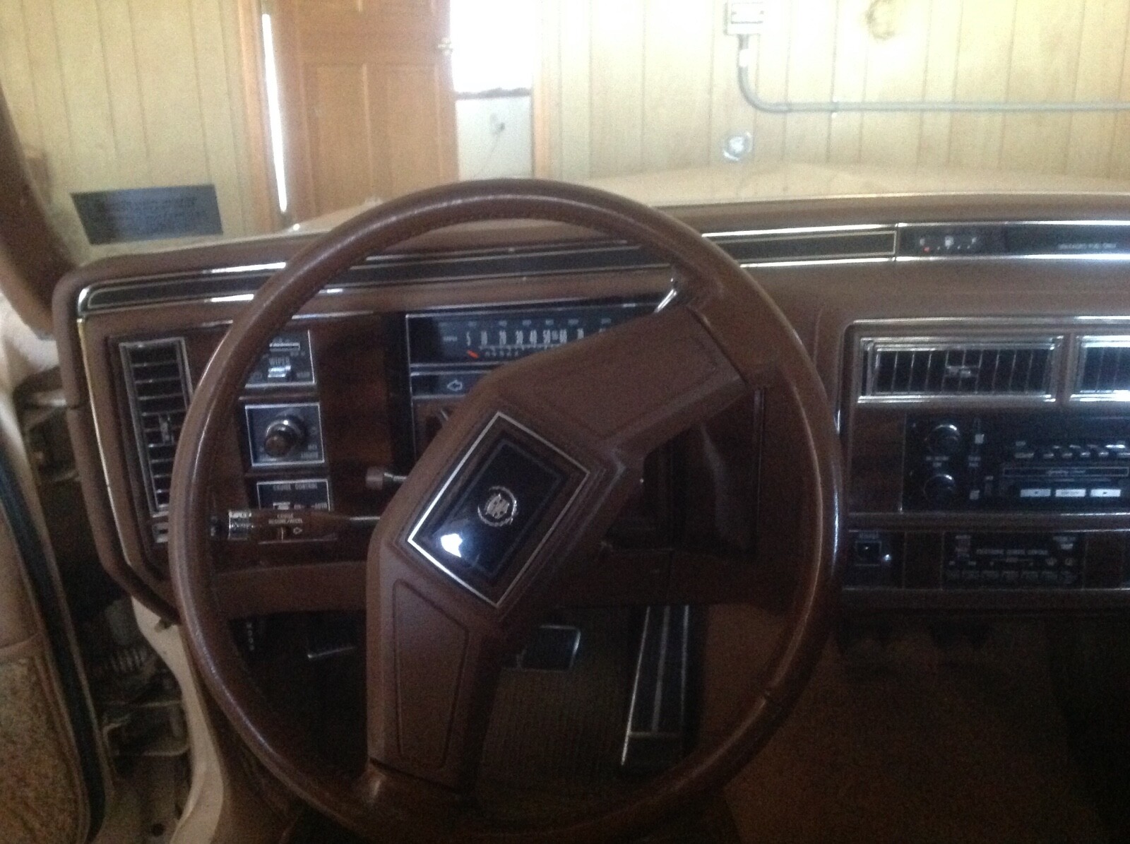 Cadillac-Brougham-1988-Sedan-3