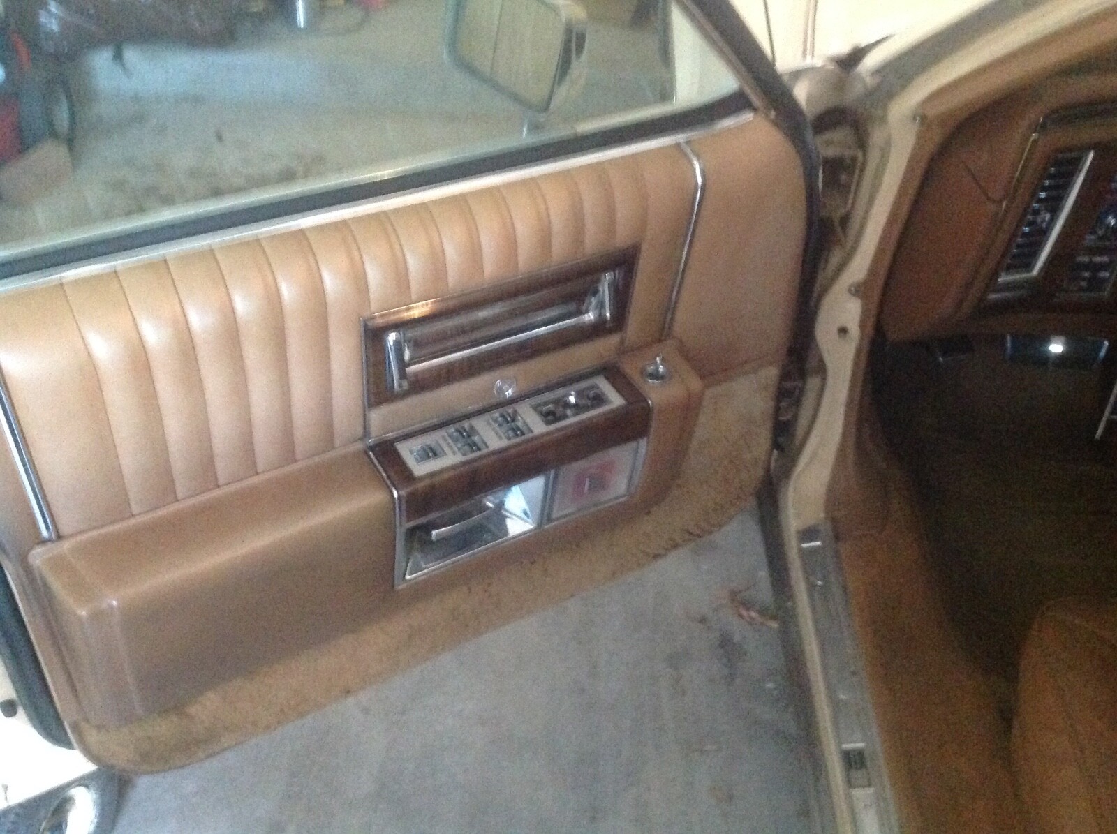 Cadillac-Brougham-1988-Sedan-4