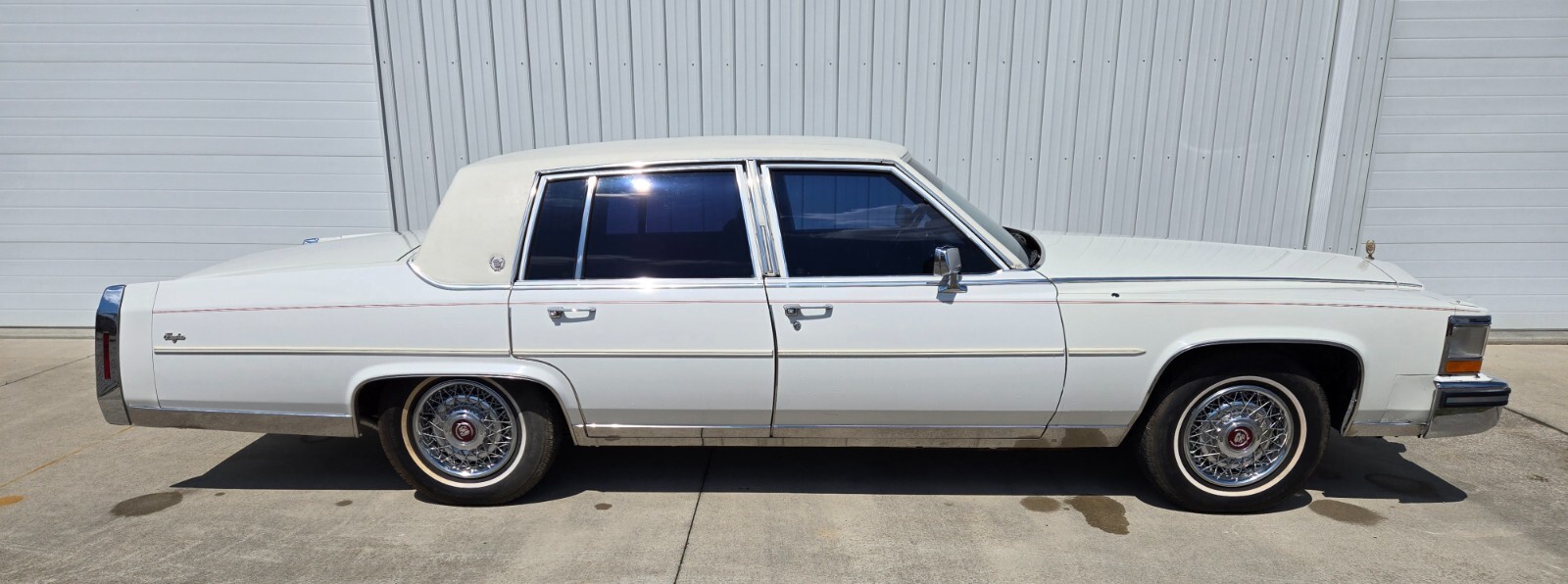 Cadillac-Brougham-1989-1