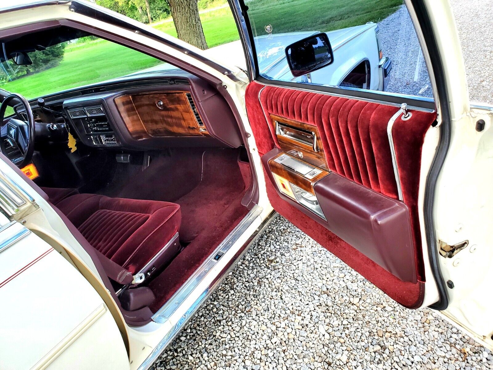 Cadillac-Brougham-1989-12