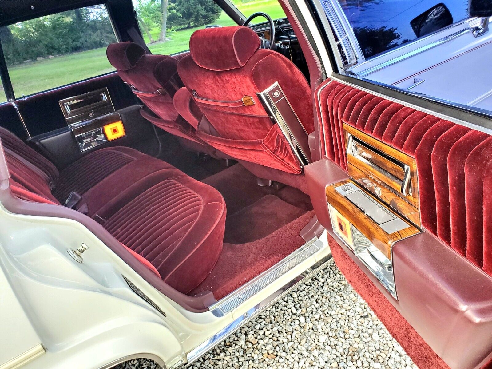 Cadillac-Brougham-1989-14