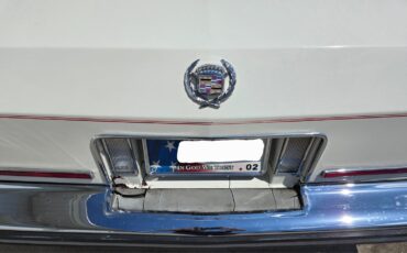 Cadillac-Brougham-1989-24