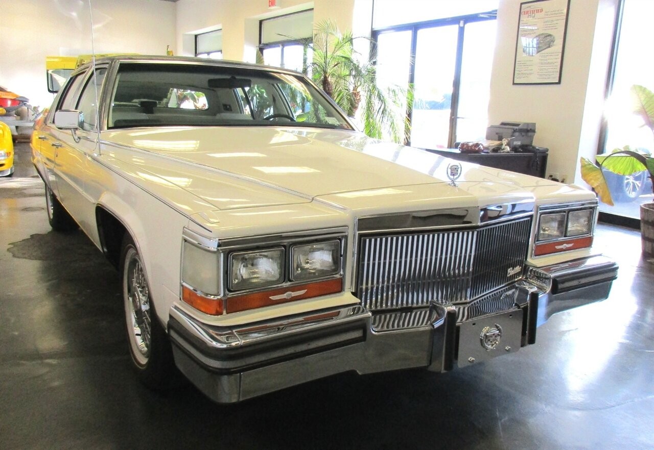 Cadillac-Brougham-1989-Sedan-1