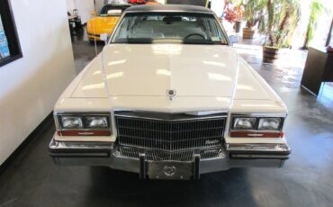 Cadillac-Brougham-1989-Sedan-10