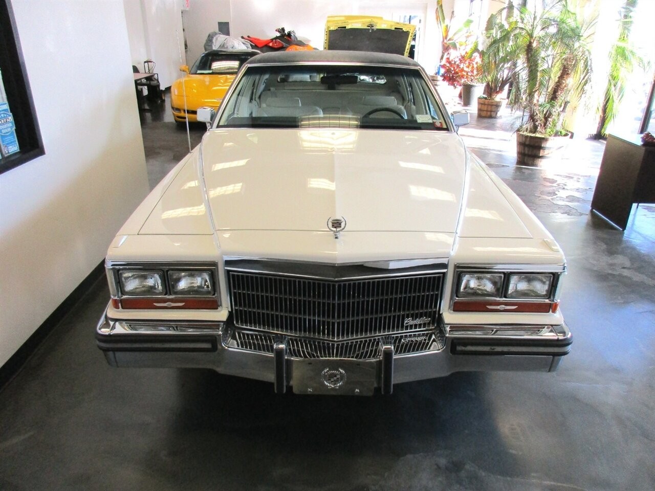 Cadillac-Brougham-1989-Sedan-10