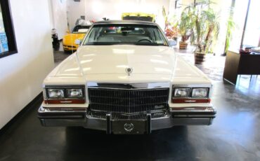 Cadillac-Brougham-1989-Sedan-12