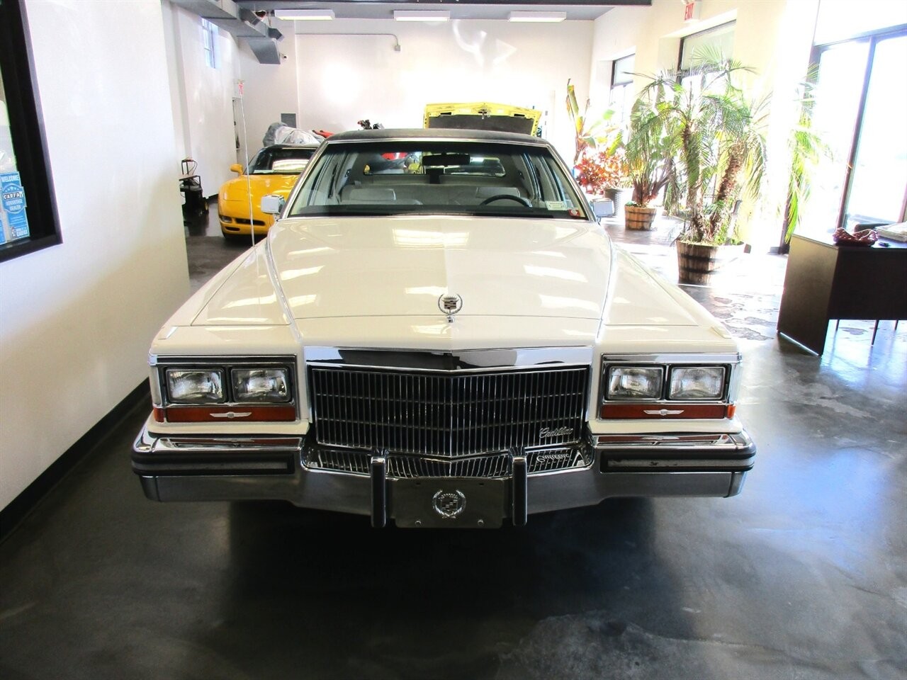 Cadillac-Brougham-1989-Sedan-12