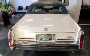 Cadillac-Brougham-1989-Sedan-13