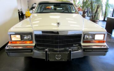 Cadillac-Brougham-1989-Sedan-14